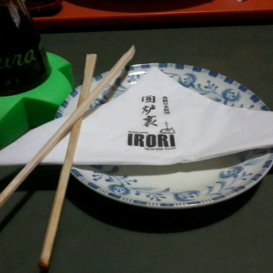 Снимок сделан в Restaurante Irori | 囲炉裏 пользователем Fabiano F. 1/15/2013
