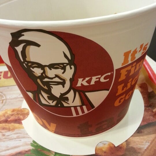 Photo taken at KFC by Tan V. on 12/21/2012