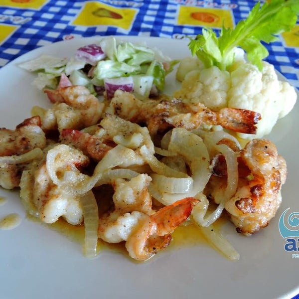 รูปภาพถ่ายที่ Azul Restaurante โดย Azul Restaurante เมื่อ 2/5/2015