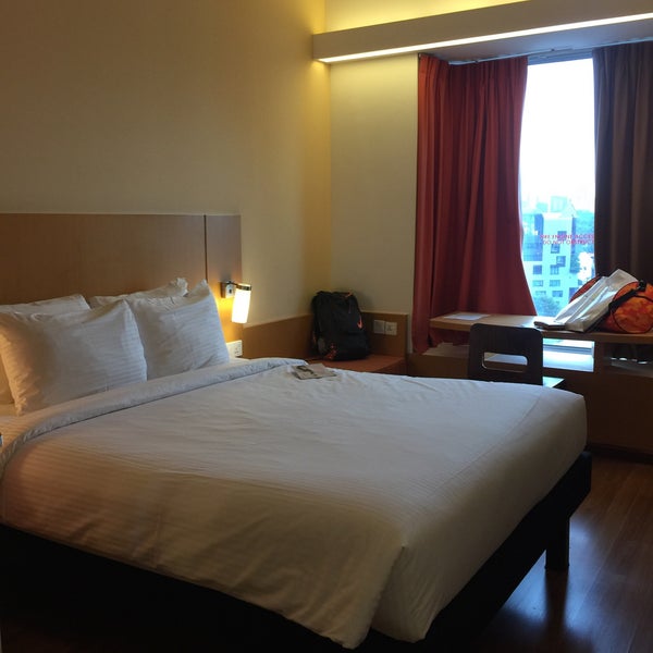 Photo taken at ibis Singapore on Bencoolen by Hermann K. on 12/24/2015