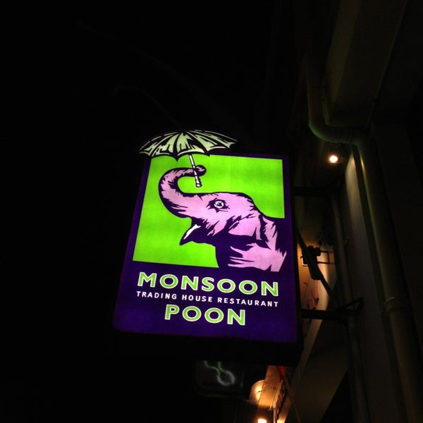 รูปภาพถ่ายที่ Monsoon Poon โดย David W. เมื่อ 4/1/2013