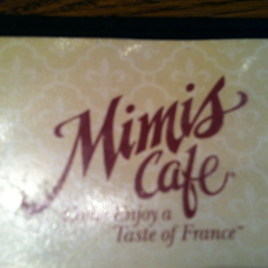 Photo prise au Mimi&#39;s Cafe par Kym T. le12/20/2012