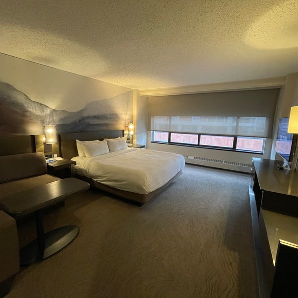 Снимок сделан в Calgary Marriott Downtown Hotel пользователем Sherman W. 10/3/2023