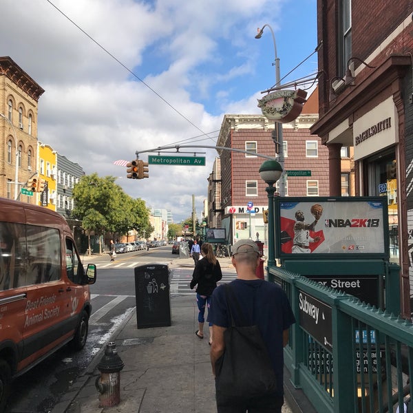 MTA Subway Lorimer St (L) Metro Station in East Williamsburg