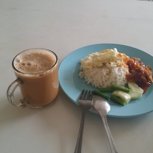 Simple nasi lemak. But its taste did not disappoint me