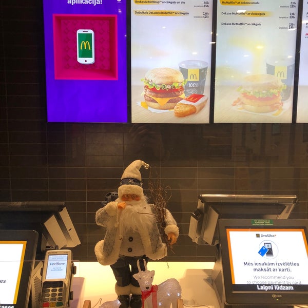 Photo taken at McDonald&#39;s by Janis 🦁 L. on 12/7/2021