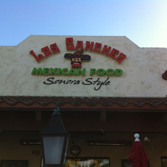Foto tomada en Los Sanchez Restaurant  por Stuart T. el 11/11/2012