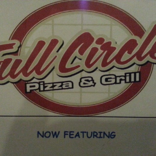 Foto tirada no(a) Full Circle Pizza &amp; Grill por fred r. em 11/18/2012
