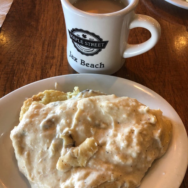 Снимок сделан в Maple Street Biscuit Company пользователем Janet K. 11/22/2021