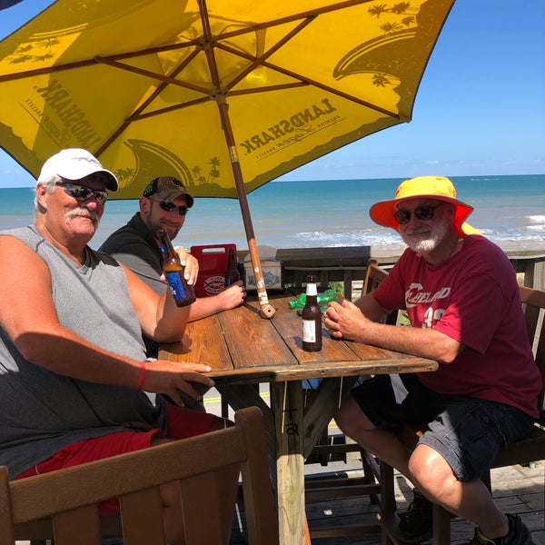 Das Foto wurde bei Finn&#39;s Beachside Pub von Janet K. am 4/16/2019 aufgenommen