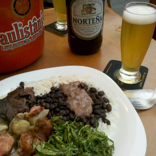 Photo taken at Cervejaria Compadrio by Gabriela S. on 9/15/2012