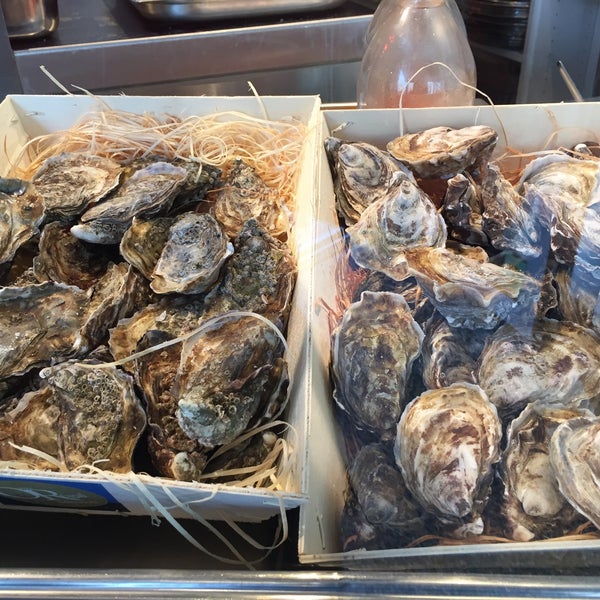 3/29/2016에 Yana T.님이 Oysters &amp; Smørrebrød에서 찍은 사진