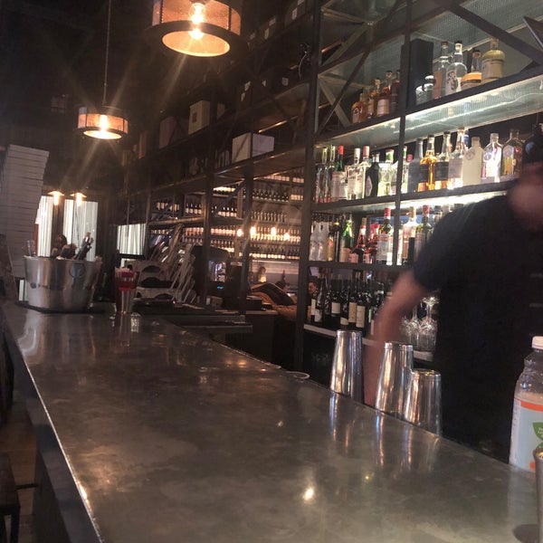 รูปภาพถ่ายที่ Fabbrica Restaurant &amp; Bar โดย Danielle R. เมื่อ 2/17/2019