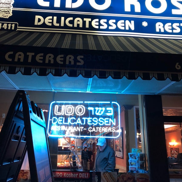 Das Foto wurde bei Lido Kosher Deli von Danielle R. am 2/27/2018 aufgenommen