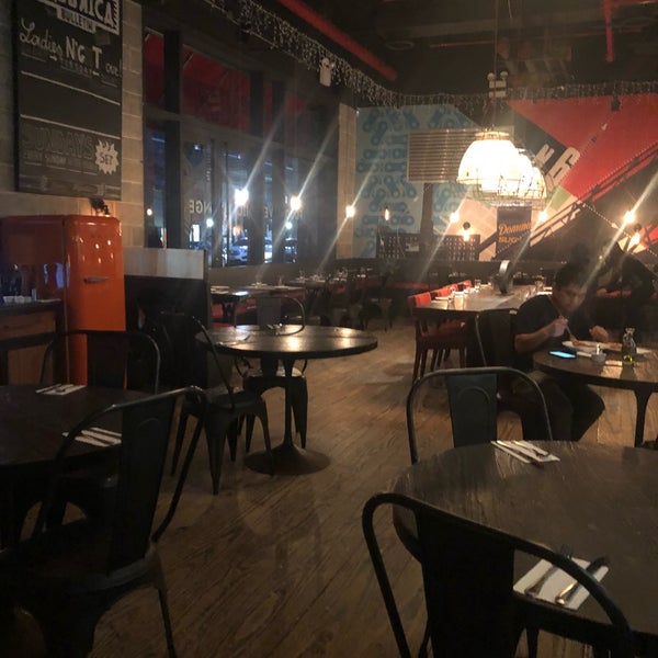 Foto diambil di Fabbrica Restaurant &amp; Bar oleh Danielle R. pada 2/17/2019