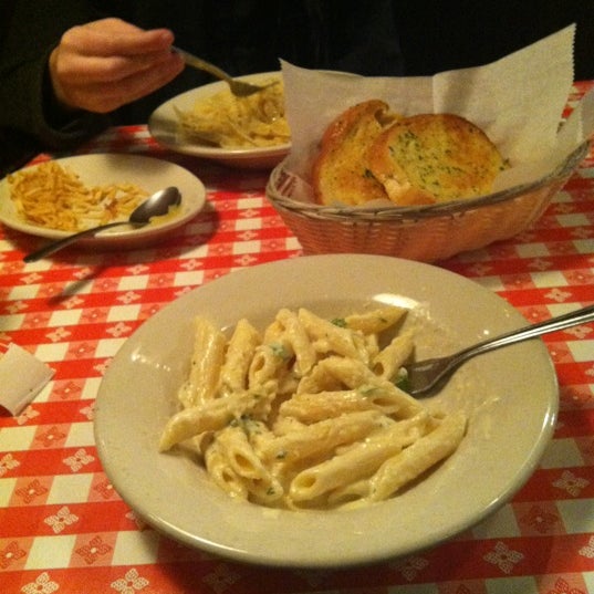 รูปภาพถ่ายที่ Spaghetti Works โดย Jenna H. เมื่อ 12/20/2012