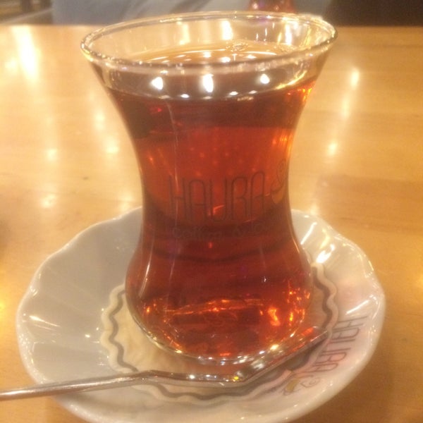 Снимок сделан в Haura Coffee &amp; Lounge пользователем İsmail Ç. 2/27/2018