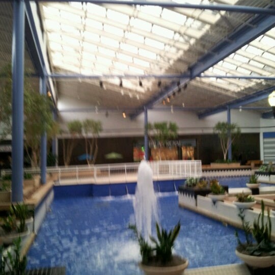 Pasadena Town Square Mall - Shopping Mall in Downtown Pasadena