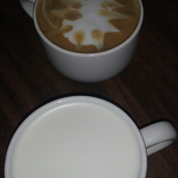 Foto diambil di Asado Coffee Co oleh Lisa H. pada 5/4/2014