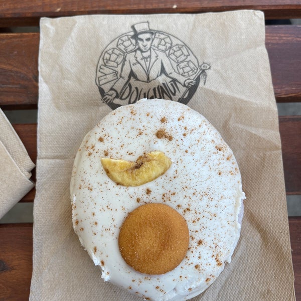 8/22/2022 tarihinde Kat P.ziyaretçi tarafından Voodoo Doughnut'de çekilen fotoğraf