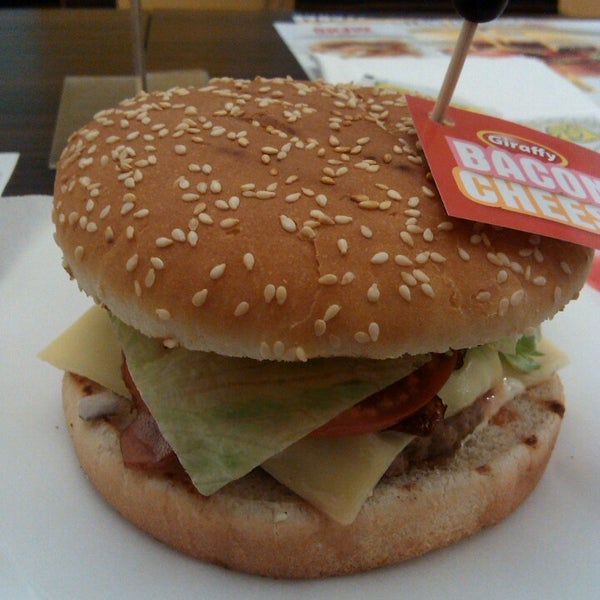 4/12/2013에 Michal Š.님이 Giraffy Burger Bar에서 찍은 사진