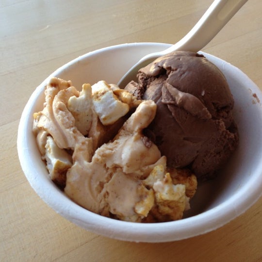 11/25/2012にPriya S.がJeni&#39;s Splendid Ice Creamsで撮った写真