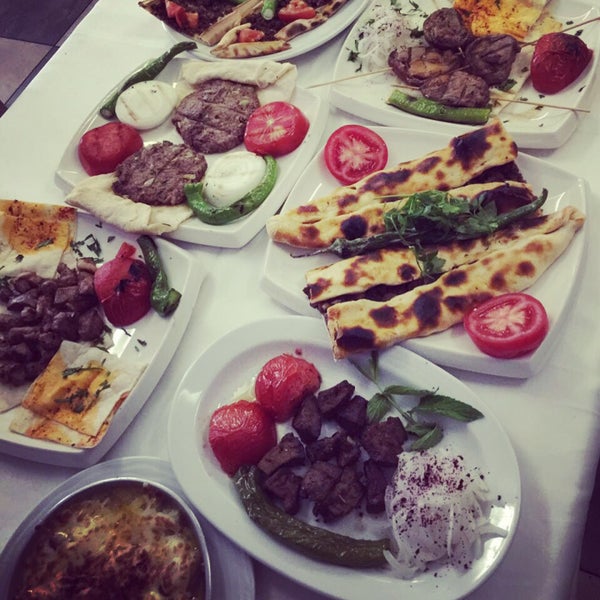 Das Foto wurde bei Kazan Restaurant Konyaaltı von Filiz Sarıca F. am 5/3/2016 aufgenommen