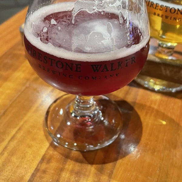 11/13/2022 tarihinde Jenna F.ziyaretçi tarafından Firestone Walker Brewing Company - The Propagator'de çekilen fotoğraf