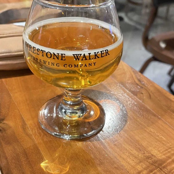 Снимок сделан в Firestone Walker Brewing Company - The Propagator пользователем Jenna F. 11/13/2022