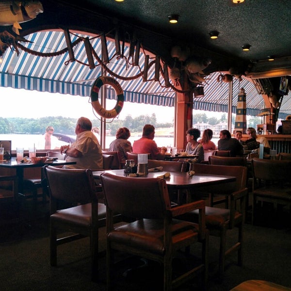 Foto tomada en Fisherman&#39;s Wharf Seafood and Steakhouse  por robert B. el 5/25/2014