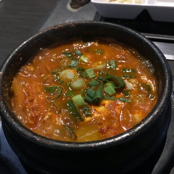 Foto tirada no(a) Ohya Sushi, Korean Kitchen &amp; Bar por Tieu-Linh T. em 2/11/2019