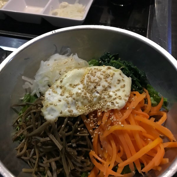 2/11/2019 tarihinde Tieu-Linh T.ziyaretçi tarafından Ohya Sushi, Korean Kitchen &amp; Bar'de çekilen fotoğraf