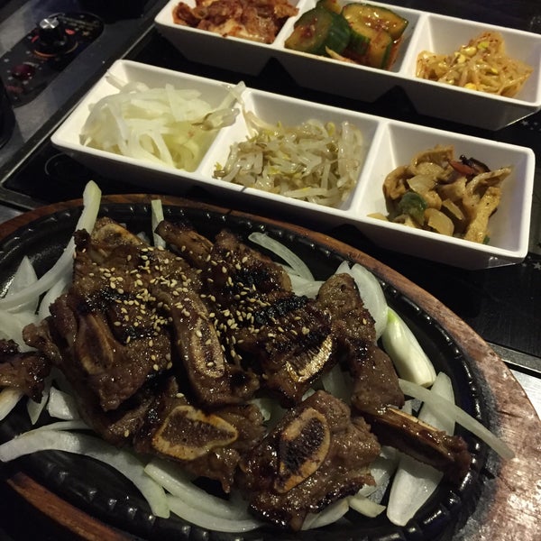 Photo taken at Ohya Sushi, Korean Kitchen &amp; Bar by Tieu-Linh T. on 8/15/2016