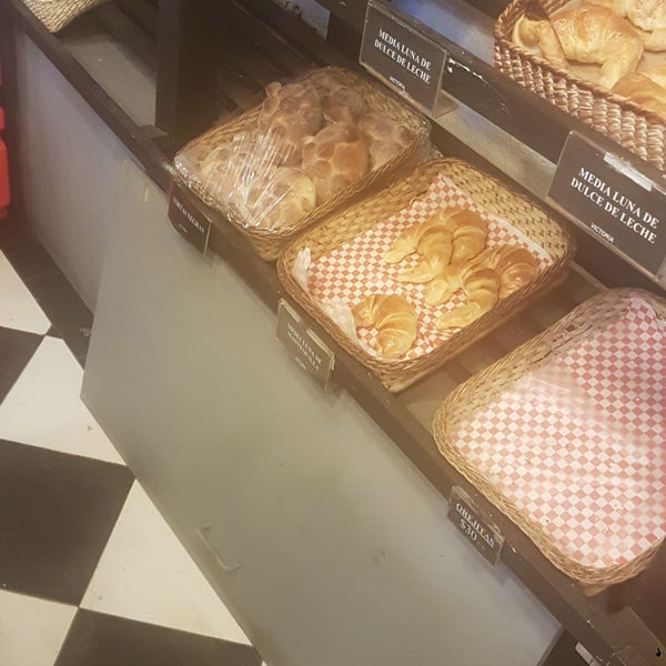 Fotos en Panaderia La Victoria Condesa 72 tips