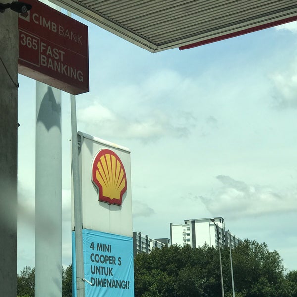 Photo taken at Shell by Mohd N. on 7/15/2018