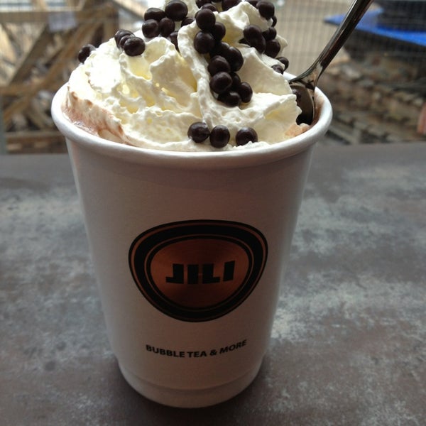 รูปภาพถ่ายที่ Jili Bubble Tea, Coffee &amp; More โดย Lisa 🌺 เมื่อ 1/10/2013