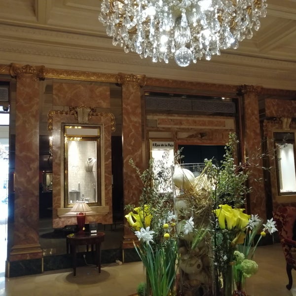 Photo taken at Hôtel Westminster by Elio A. on 4/22/2019