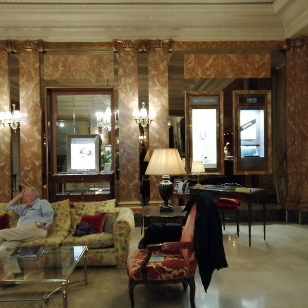 Photo taken at Hôtel Westminster by Elio A. on 4/22/2019