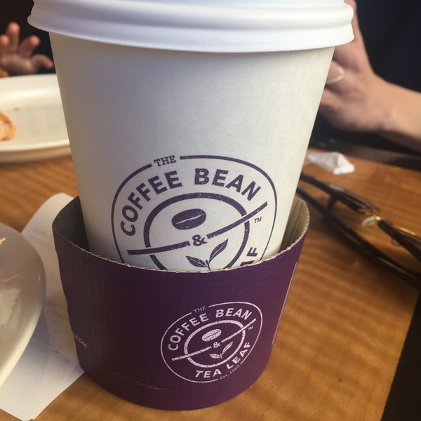Снимок сделан в The Coffee Bean &amp; Tea Leaf пользователем Kim F. 10/16/2017