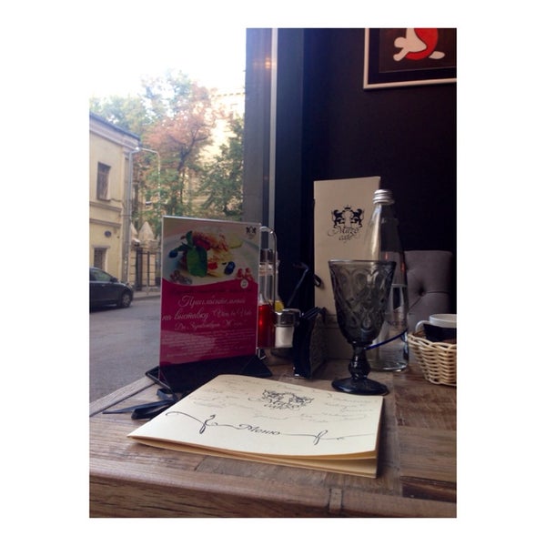 8/18/2014 tarihinde Kseniaziyaretçi tarafından Мазо Кафе / Mazo Cafe'de çekilen fotoğraf