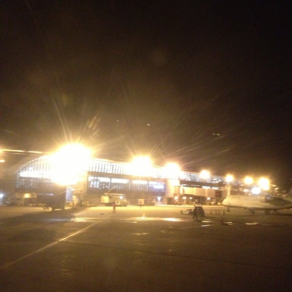 4/21/2013にRoy G.がBishop International Airport (FNT)で撮った写真