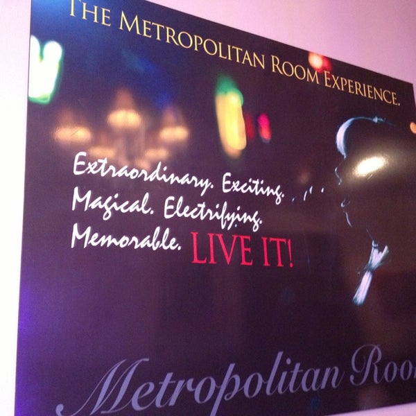 รูปภาพถ่ายที่ Metropolitan Room โดย Eva R. เมื่อ 7/13/2013