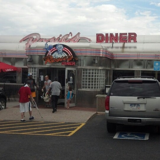 6/30/2013 tarihinde Chris C.ziyaretçi tarafından Rosie&#39;s Diner'de çekilen fotoğraf