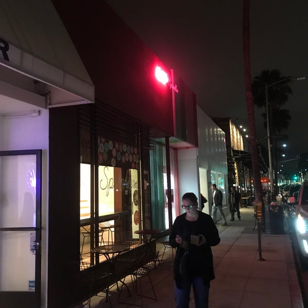 Photo taken at Sprinkles Beverly Hills Cupcakes by Mike G. on 6/17/2018