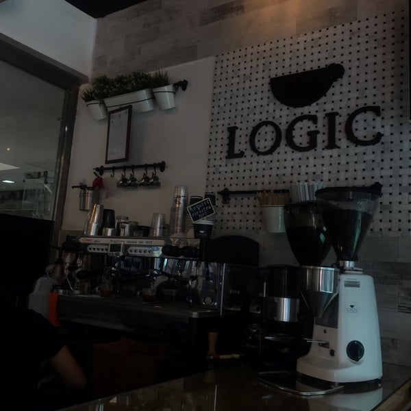 Photo prise au Logic cafe لوجك كافية par alharbi h. le6/27/2019