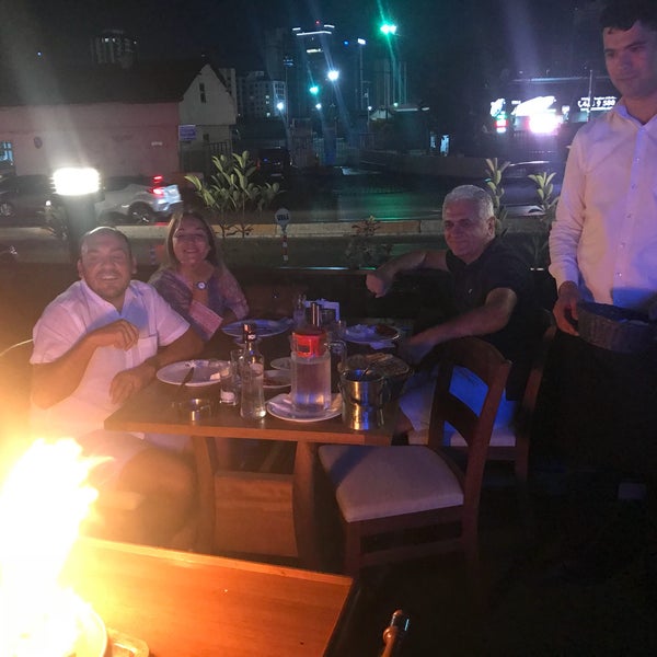 Photo taken at Çakıl Restaurant - Ataşehir by Aydin G. on 8/26/2018