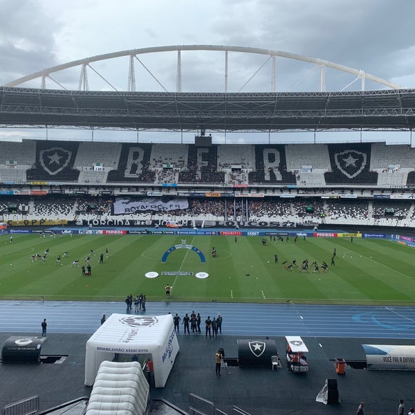 รูปภาพถ่ายที่ Estádio Olímpico Nilton Santos โดย Eduardo G. เมื่อ 6/2/2019