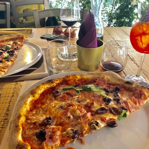 6/1/2019 tarihinde Julie J.ziyaretçi tarafından Al Vicolo Pizza &amp; Vino'de çekilen fotoğraf