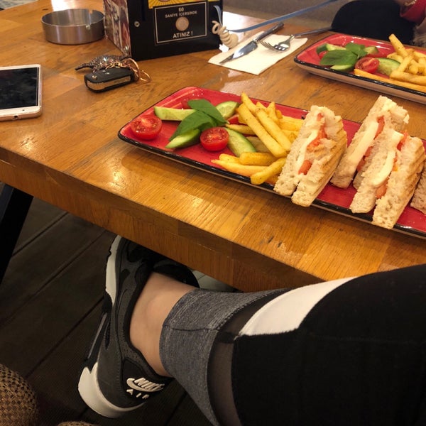 Photo taken at Dubai Cafe Lounge Shisha by Kittyyy K. on 3/23/2018