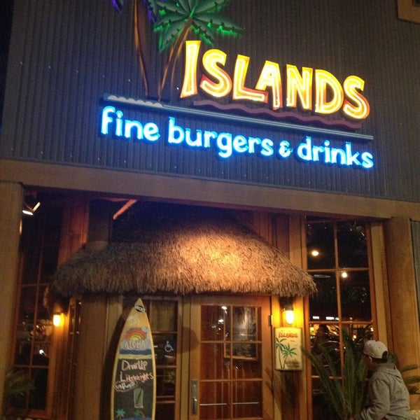 Foto diambil di Islands Restaurant oleh Giorgos K. pada 2/23/2013
